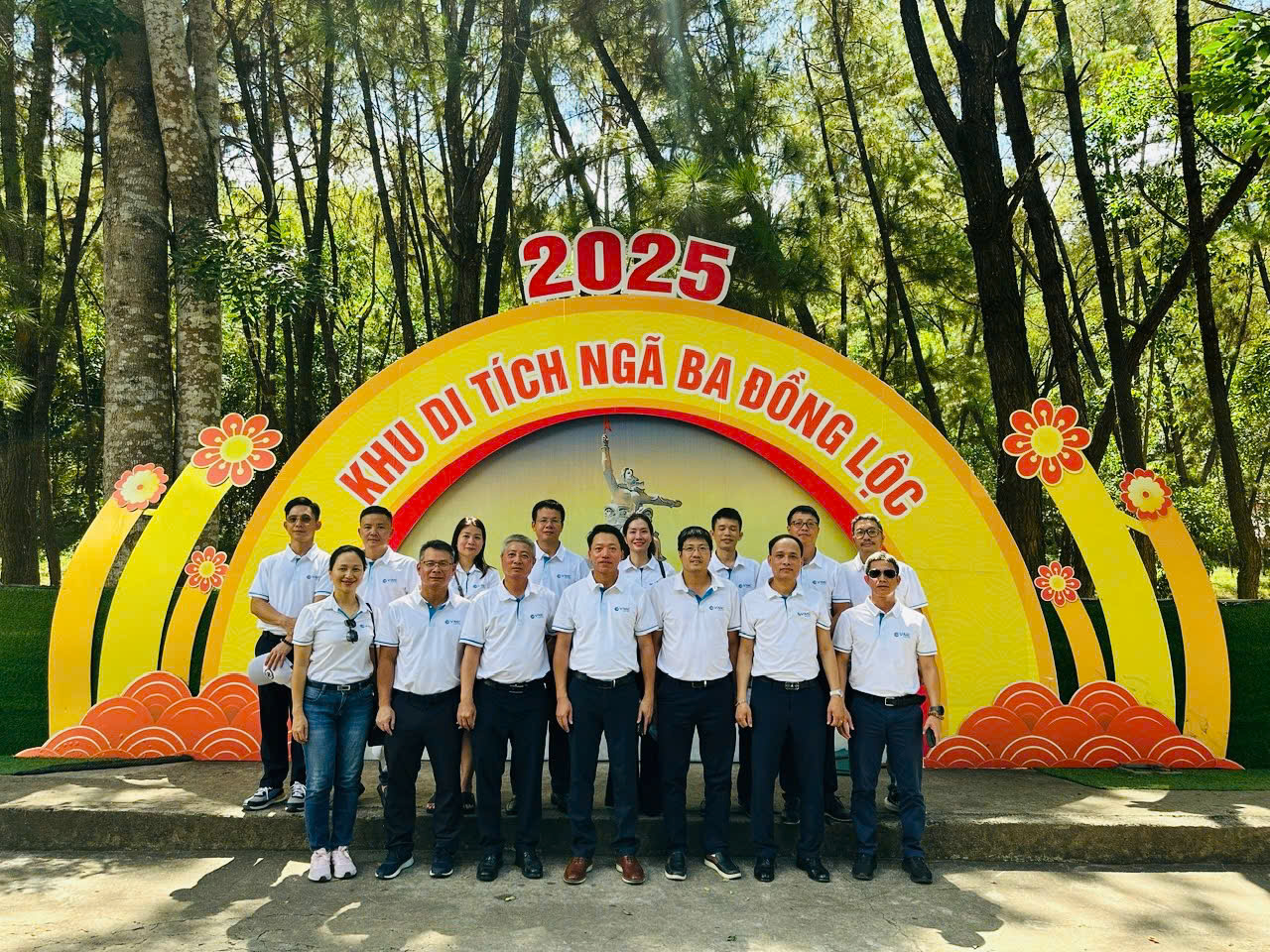 HÀNH TRÌNH “VỀ NGUỒN” - TRI ÂN CÁC ANH HÙNG LIỆT SĨ